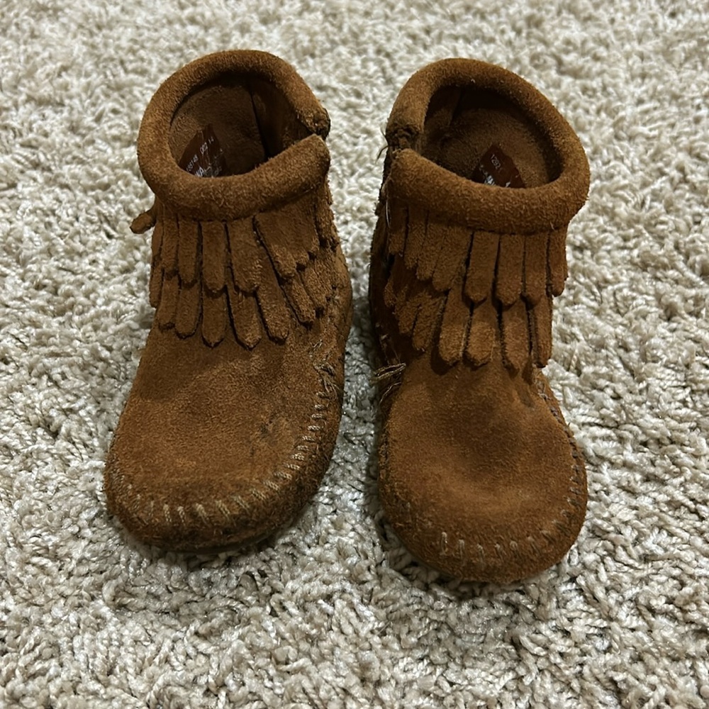 Kids Brown Suede Fringe Moccasin Boots - Brand Unspecified